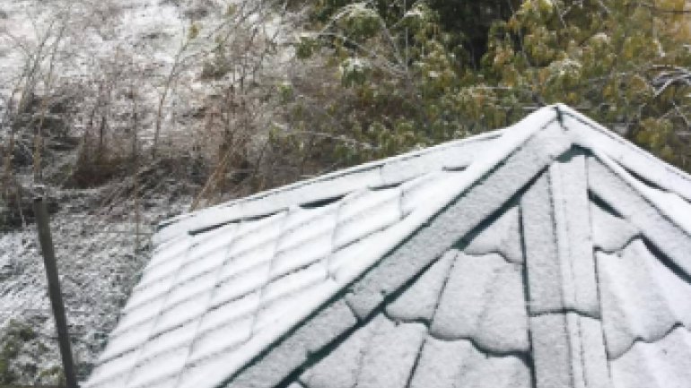 Weather: Snowing in north of country