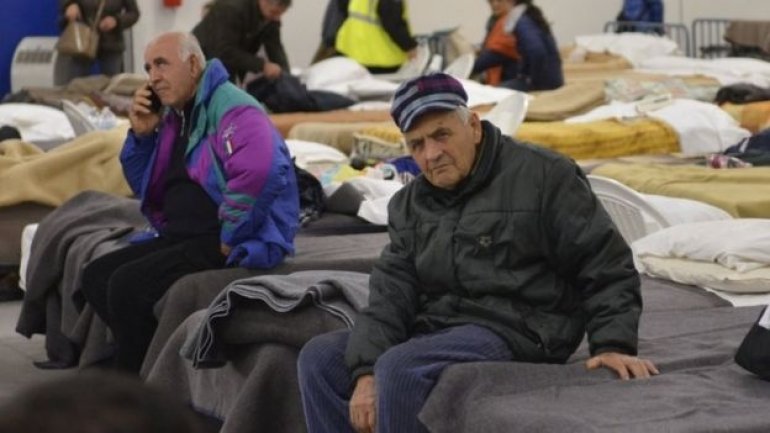 Italy quake: Thousands spend night in temporary accommodation