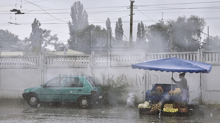 Orange warning of heavy showers expected from tomorrow till Thursday