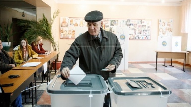 MOLDOVA'S PRESIDENTIAL ELECTIONS: Half a million Moldovans cast their ballot