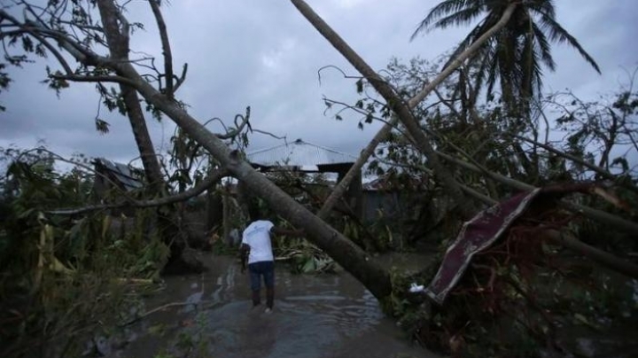 Hurricane Matthew hits Florida as Haiti death toll rises