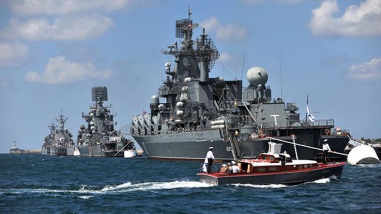 Closely watched by British, Russian military fleet passes through English Channel