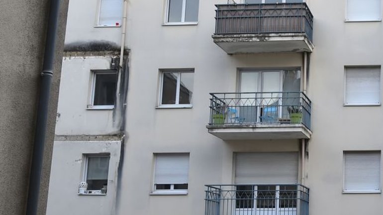 Four killed after balcony collapses during party in western France