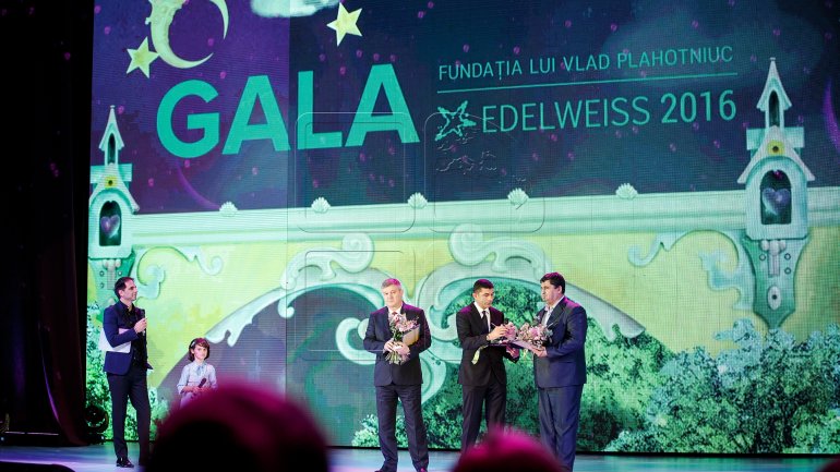 Edelweiss Gala full of pleasant surprises: Hancesti district family receives house as a gift