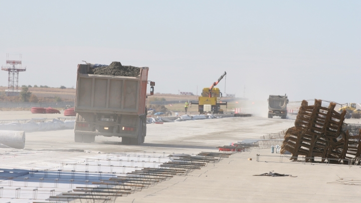 Reconstruction of Airport's landing runway is being finalized (Photos)