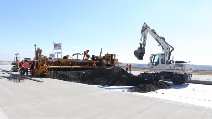 Reconstruction of Airport's landing runway is being finalized (Photos)