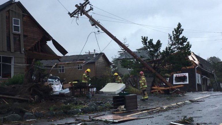 2 tornadoes hit Oregon, more storms are expected on Saturday, 15 October 2016