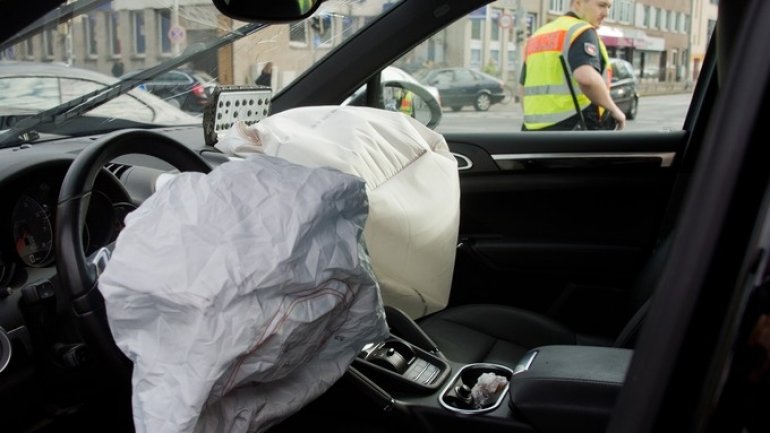 Toyota to perform largest service recall. Almost 6 million cars with faulty air bags