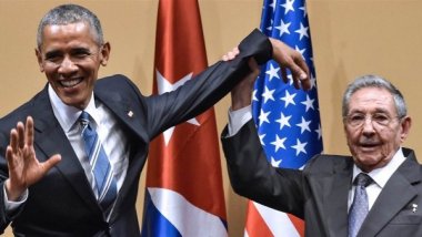 President Obama offers Cubans "hand of friendship" after Fidel Castro’s death