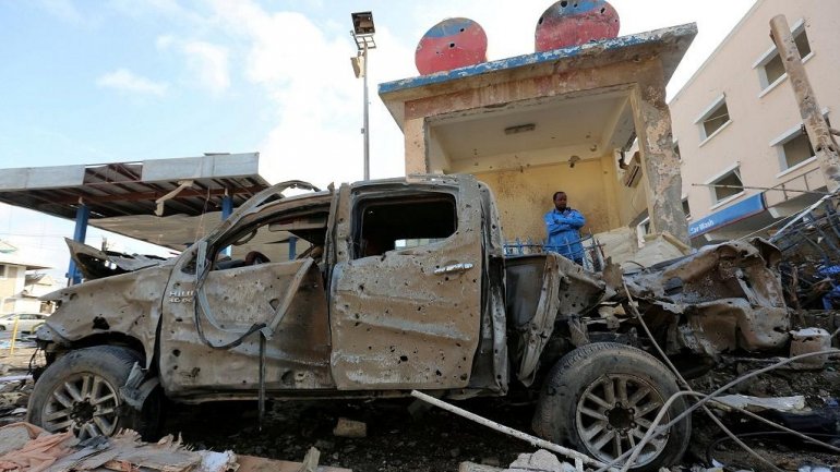 Suspected car bomb kills at least 10 people in Mogadishu