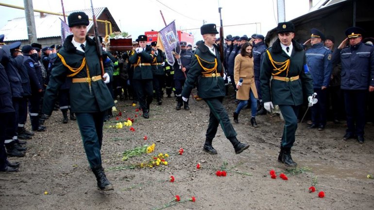 Fallen hero Ivan Nogailic laid to rest with full military honors (TEARFUL PHOTOS)