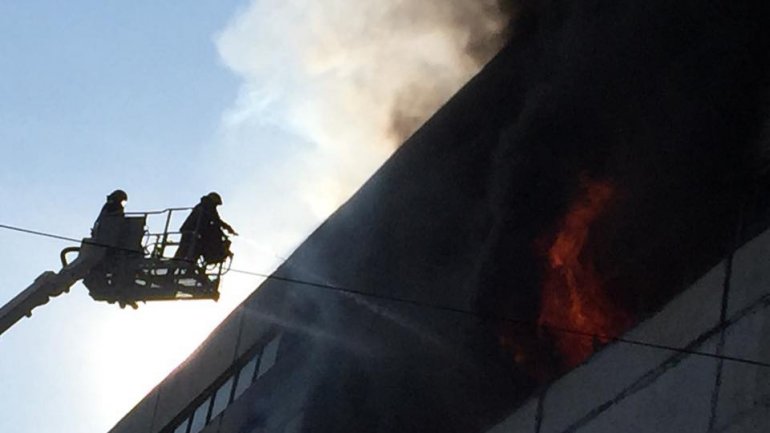 Huge fire in Chisinau. Entire city covered in plastic smell and smoke (PHOTO)