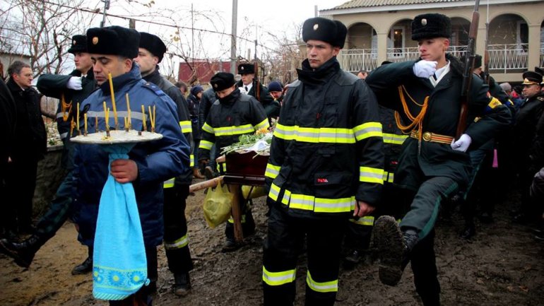 Fallen hero Ivan Nogailic laid to rest with full military honors (TEARFUL PHOTOS)