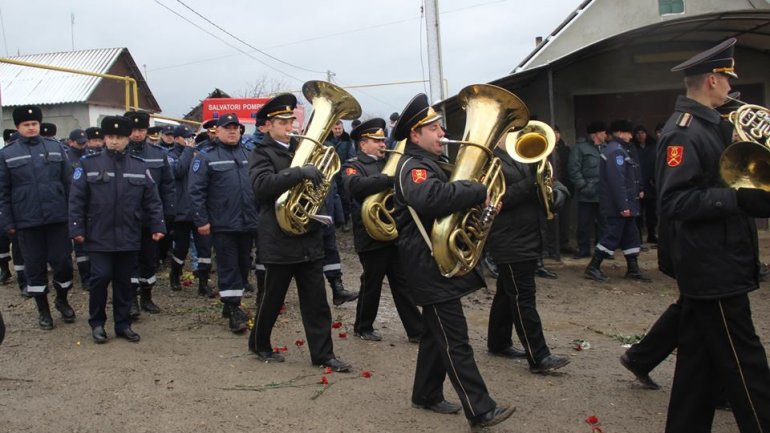 Fallen hero Ivan Nogailic laid to rest with full military honors (TEARFUL PHOTOS)