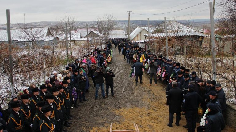 Fallen hero Ivan Nogailic laid to rest with full military honors (TEARFUL PHOTOS)