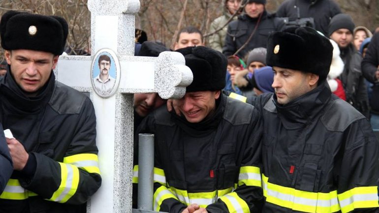 Fallen hero Ivan Nogailic laid to rest with full military honors (TEARFUL PHOTOS)