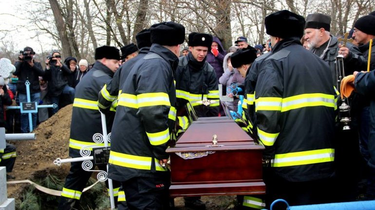 Fallen hero Ivan Nogailic laid to rest with full military honors (TEARFUL PHOTOS)