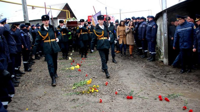 Fallen hero Ivan Nogailic laid to rest with full military honors (TEARFUL PHOTOS)