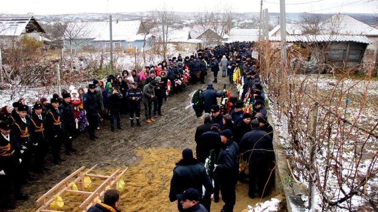 Fallen hero Ivan Nogailic laid to rest with full military honors (TEARFUL PHOTOS)