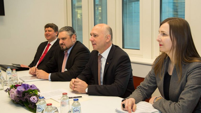 Prime Minister Pavel Filip meets MEP Andi Cristea in Brussels 