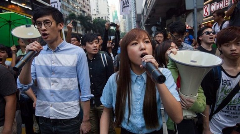 Hong Kong court bans pro-independence politicians from office