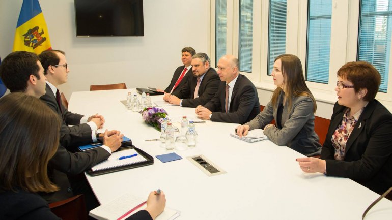 Prime Minister Pavel Filip meets MEP Andi Cristea in Brussels 