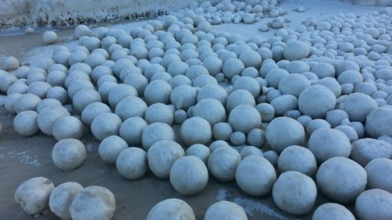 Giant snowballs appear on Russian beach in Siberia