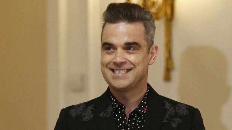 Robbie Williams breaks David Bowie's album chart record