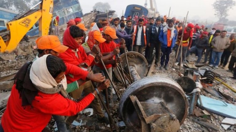 India train: Rescuers end search for survivors at crash site