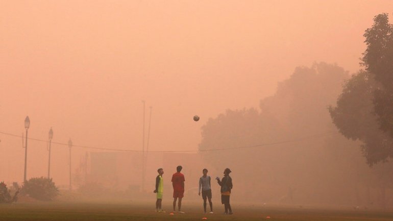 Delhi closes over 1,800 schools in response to dangerous smog