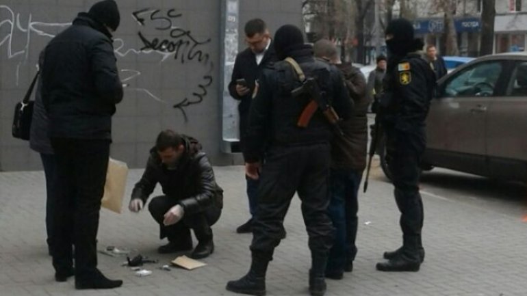 Police detain public servant selling drugs in Chisinau downtown