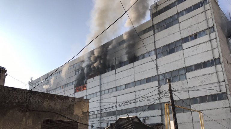 Deadly fire breaks out in Chisinau factory: Firefighter dies on mission