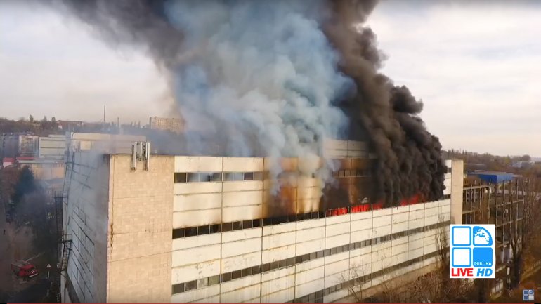 Huge fire in Chisinau. Entire city covered in plastic smell and smoke (PHOTO)