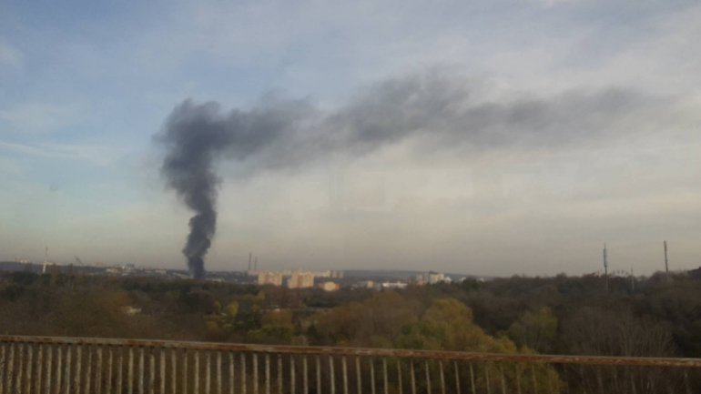 Huge fire in Chisinau. Entire city covered in plastic smell and smoke (PHOTO)