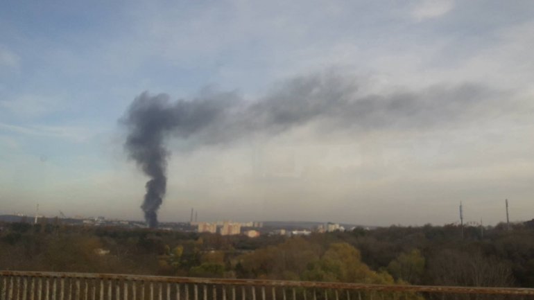 Huge fire in Chisinau. Entire city covered in plastic smell and smoke (PHOTO)