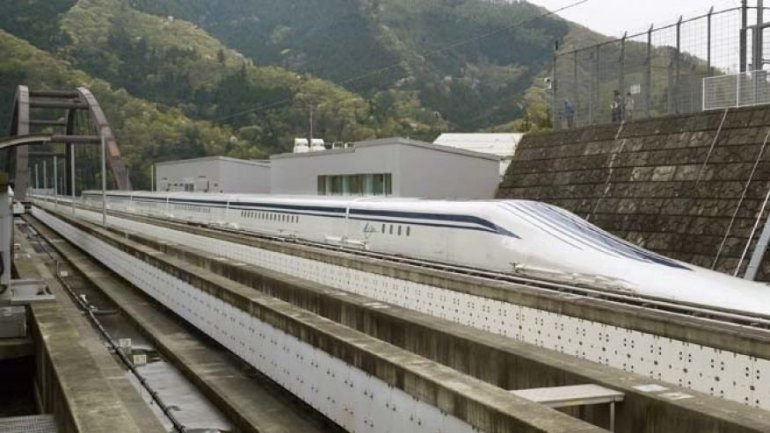 Japan breaks own speed record with new maglev train