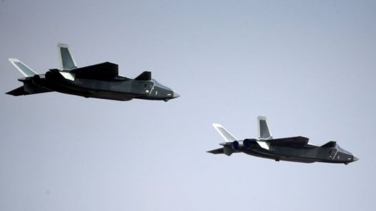 Chinese J-20 fighter jet in public debut at Zhuhai air show