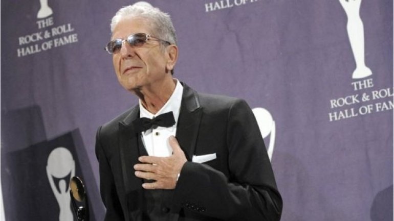 Canadian singer Leonard Cohen dies at 82