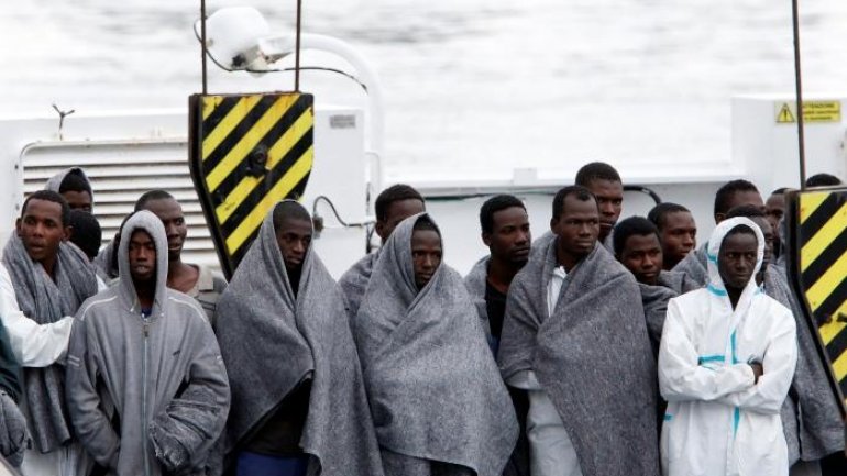 Almost 500 migrants reach Italy, more deaths reported at sea