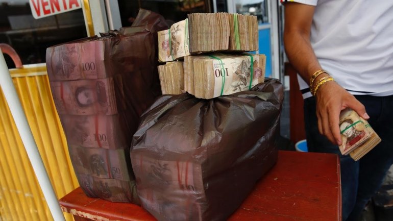 Super-hyperinflation in Venezuela. Money is not counted any more