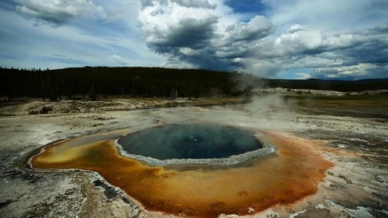 Man dissolves in acidic water after falling into a hot spring