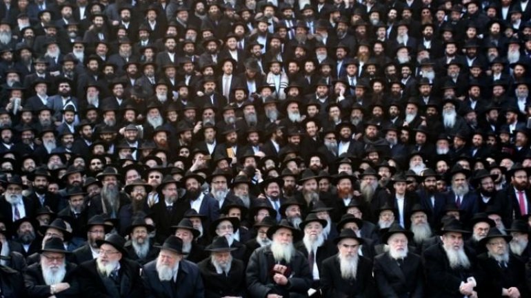 4,500 rabbis gather in New York - creating unmissable photo opportunity