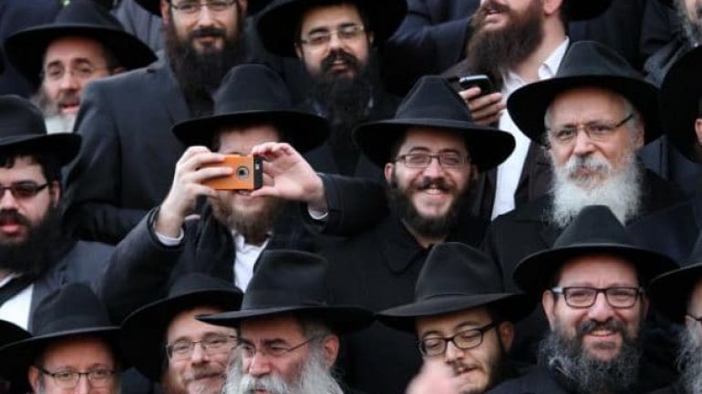 4,500 rabbis gather in New York - creating unmissable photo opportunity