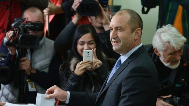 Runoff expected as pro-Russia candidate leads Bulgaria race