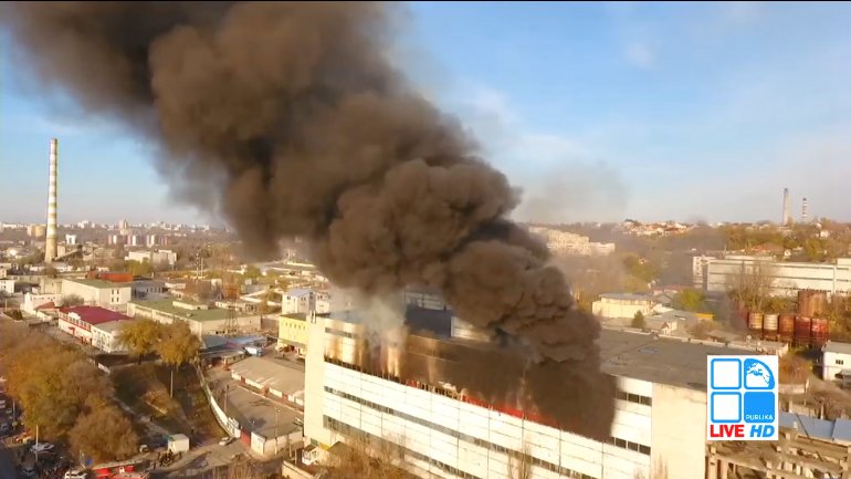 Huge fire in Chisinau. Entire city covered in plastic smell and smoke (PHOTO)