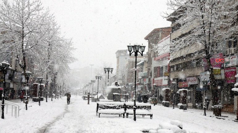 Cars sliding and bumping in Tehran after heavy snowfall (VIDEO)