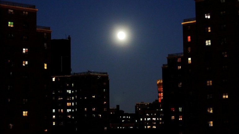 First glimpse of biggest supermoon ahead of full spectacle on Monday, 14 November 2016