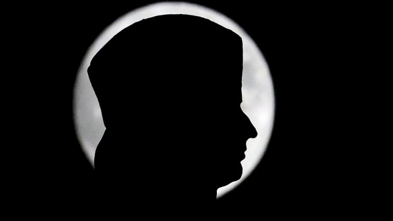 First glimpse of biggest supermoon ahead of full spectacle on Monday, 14 November 2016