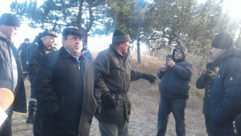 PSRM deputies and supporters stay overnight near tank in Cornesti village (PHOTO)