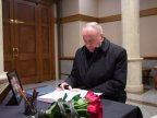 Moldovan president signs in book of condolence opened at Russian embassy